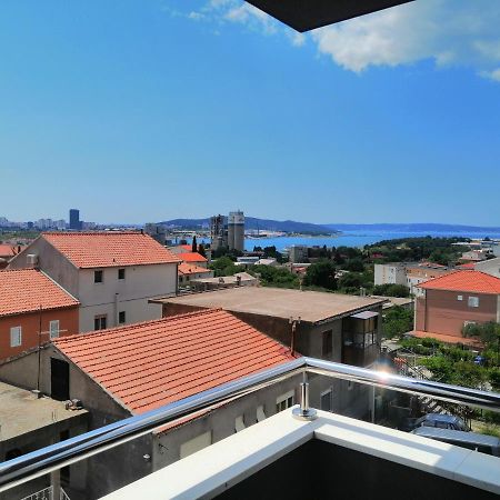 Luxury Apartment Queen Solin Exterior photo