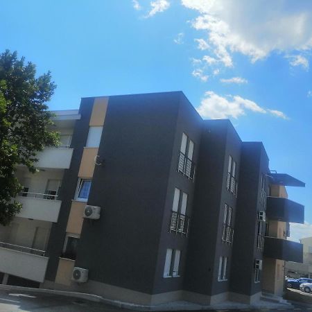 Luxury Apartment Queen Solin Exterior photo