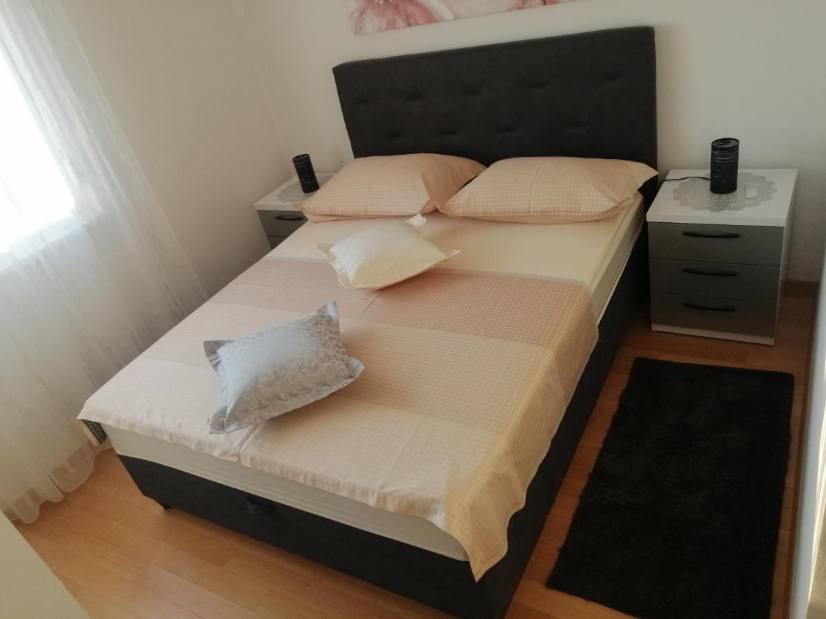 Luxury Apartment Queen Solin Exterior photo