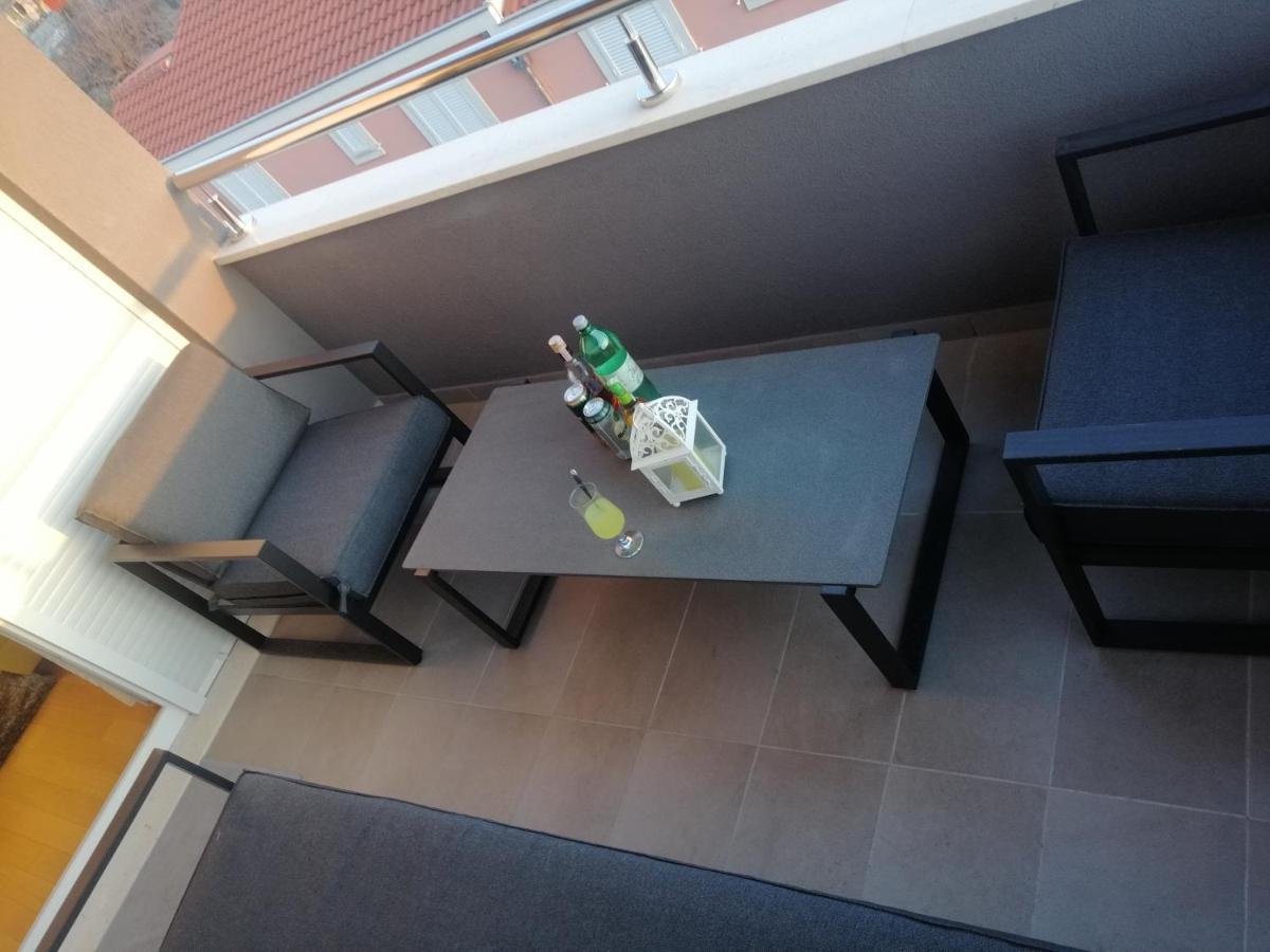Luxury Apartment Queen Solin Exterior photo