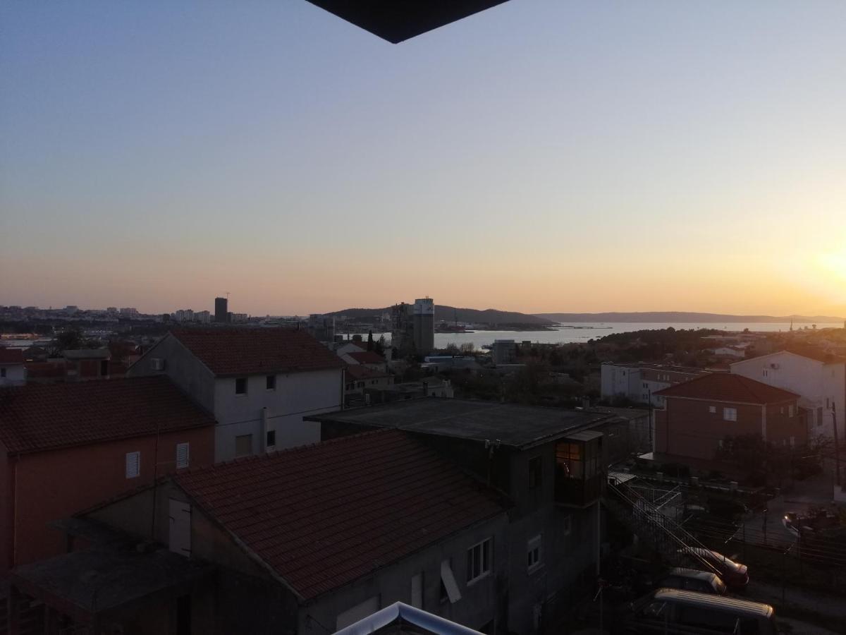 Luxury Apartment Queen Solin Exterior photo