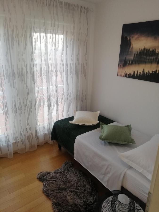 Luxury Apartment Queen Solin Exterior photo
