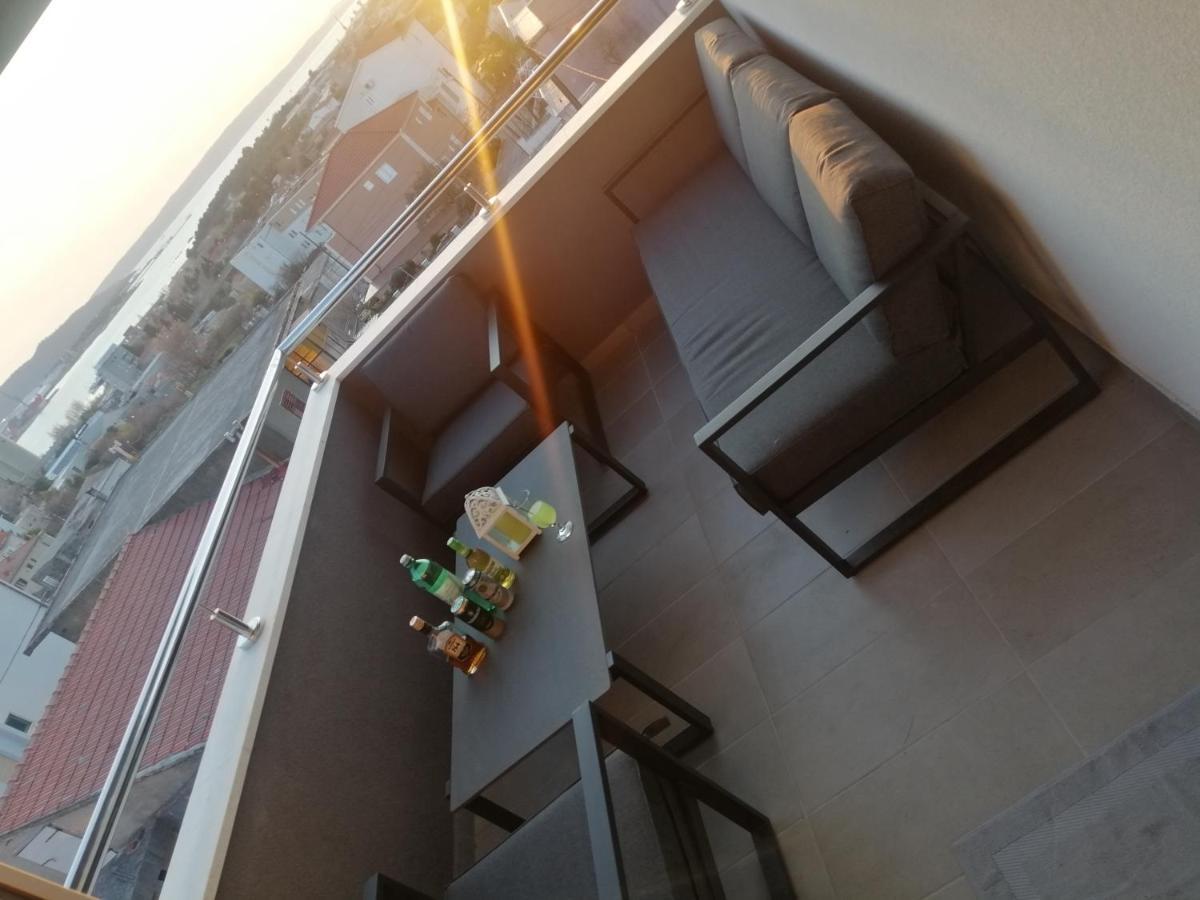 Luxury Apartment Queen Solin Exterior photo