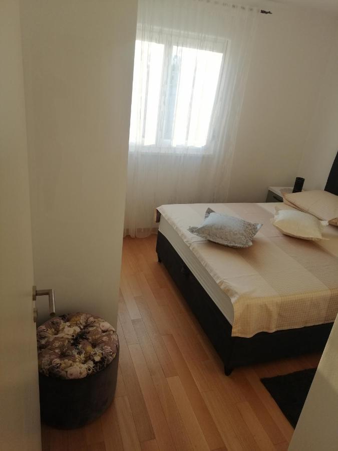 Luxury Apartment Queen Solin Exterior photo