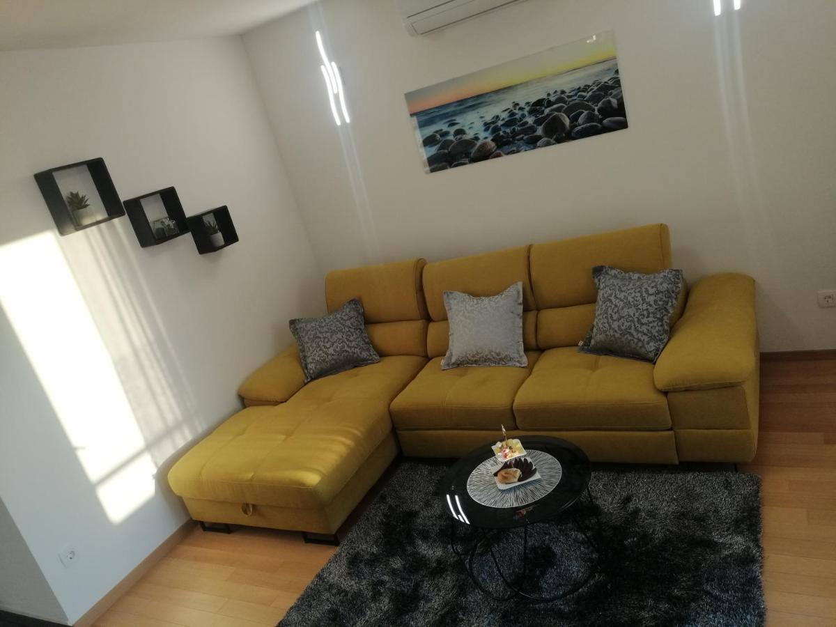 Luxury Apartment Queen Solin Exterior photo