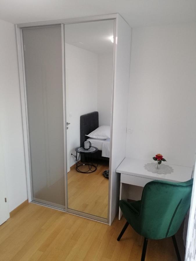 Luxury Apartment Queen Solin Exterior photo
