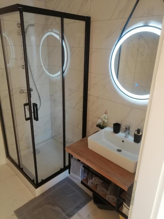 Luxury Apartment Queen Solin Exterior photo