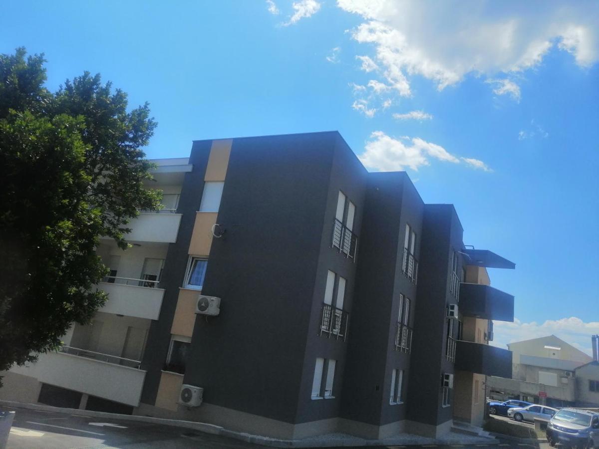 Luxury Apartment Queen Solin Exterior photo