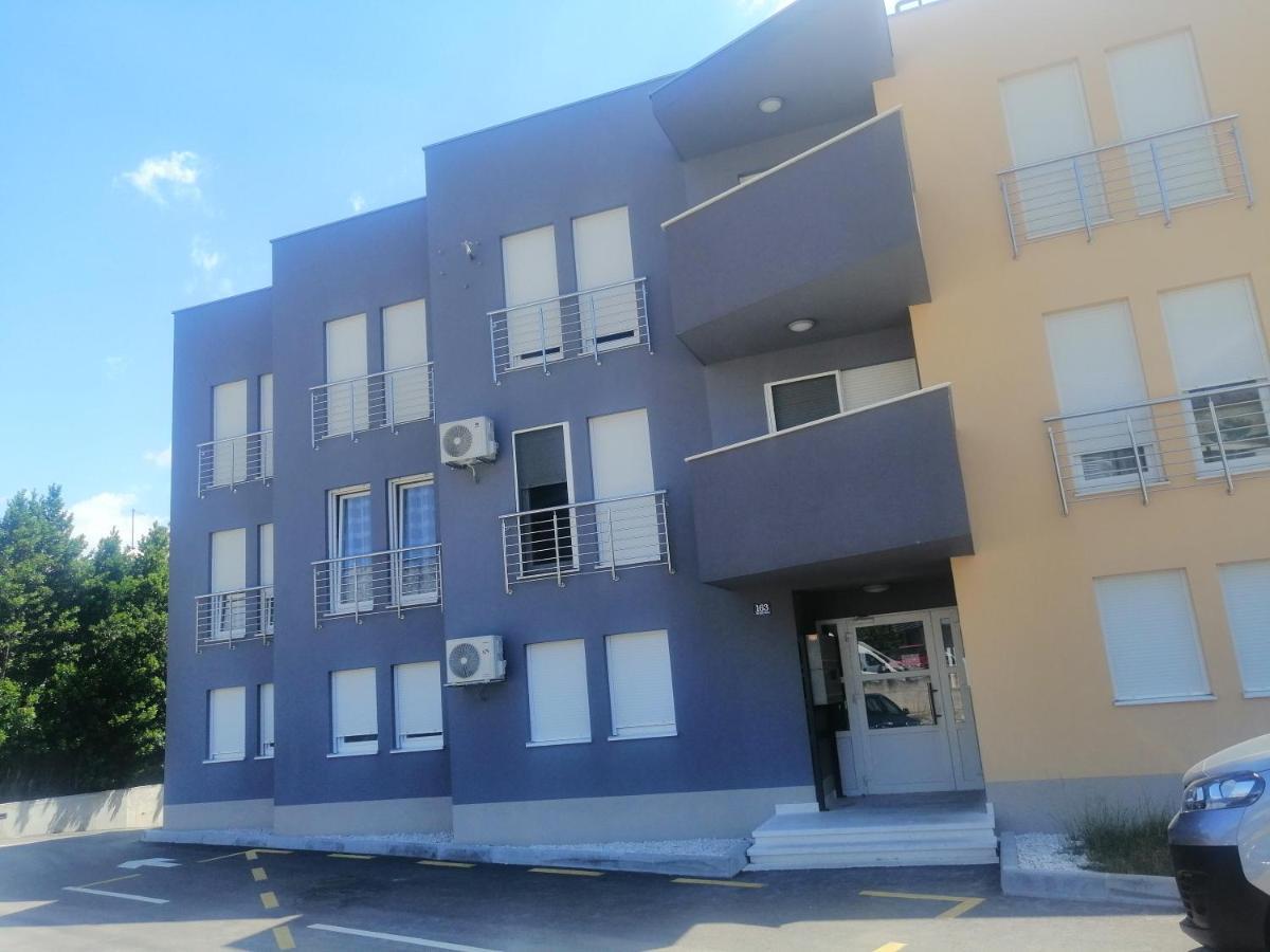 Luxury Apartment Queen Solin Exterior photo